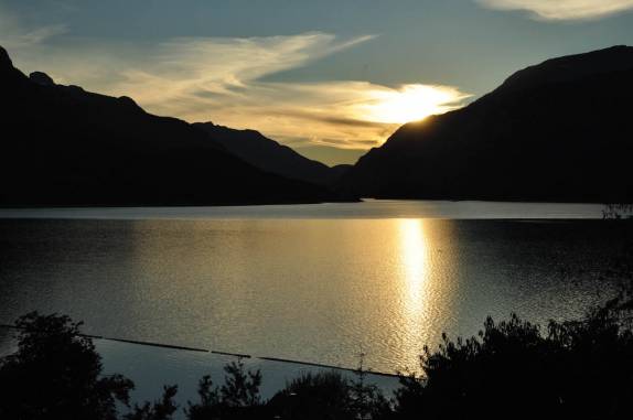 Fim de tarde no Buttle Lake, no Strathcona Provincial Park, na Vancouver Island, costa oeste do Canadá